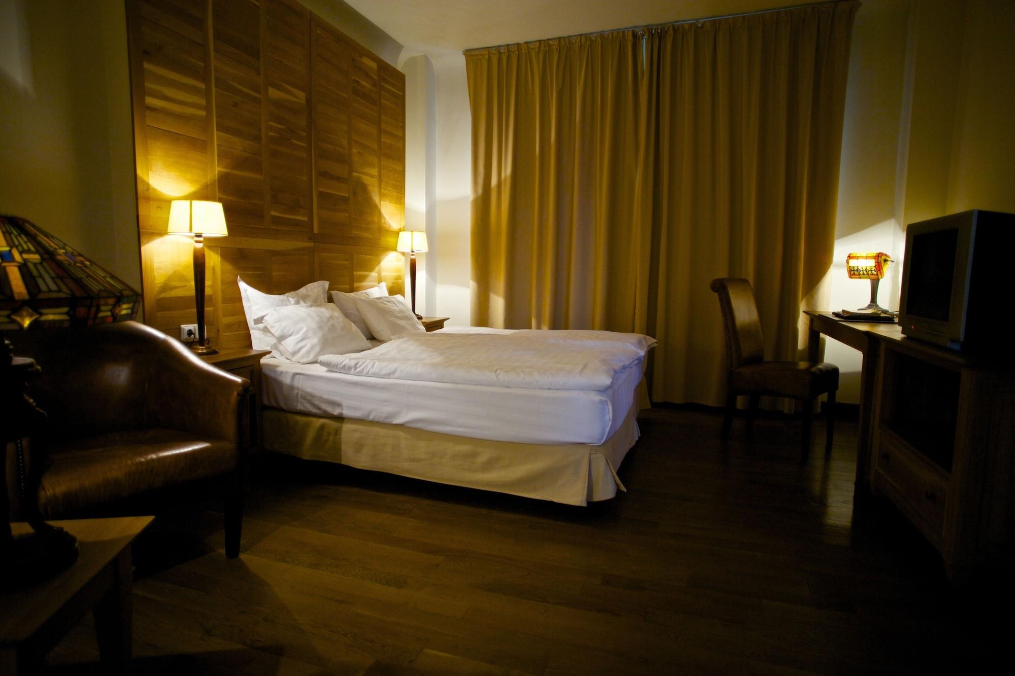 Rembrandt Old Town Hotel