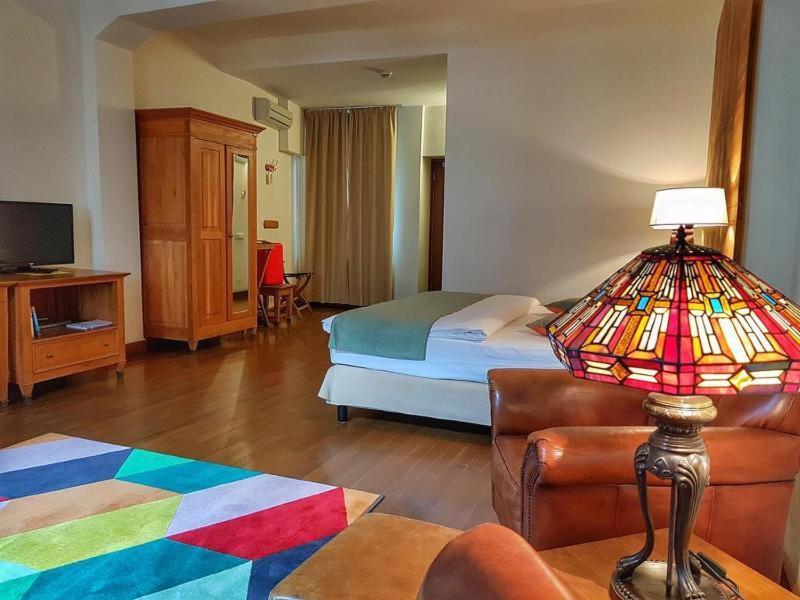 Rembrandt Old Town Hotel 3*